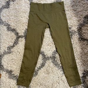 Zyia Legging in Olive green.